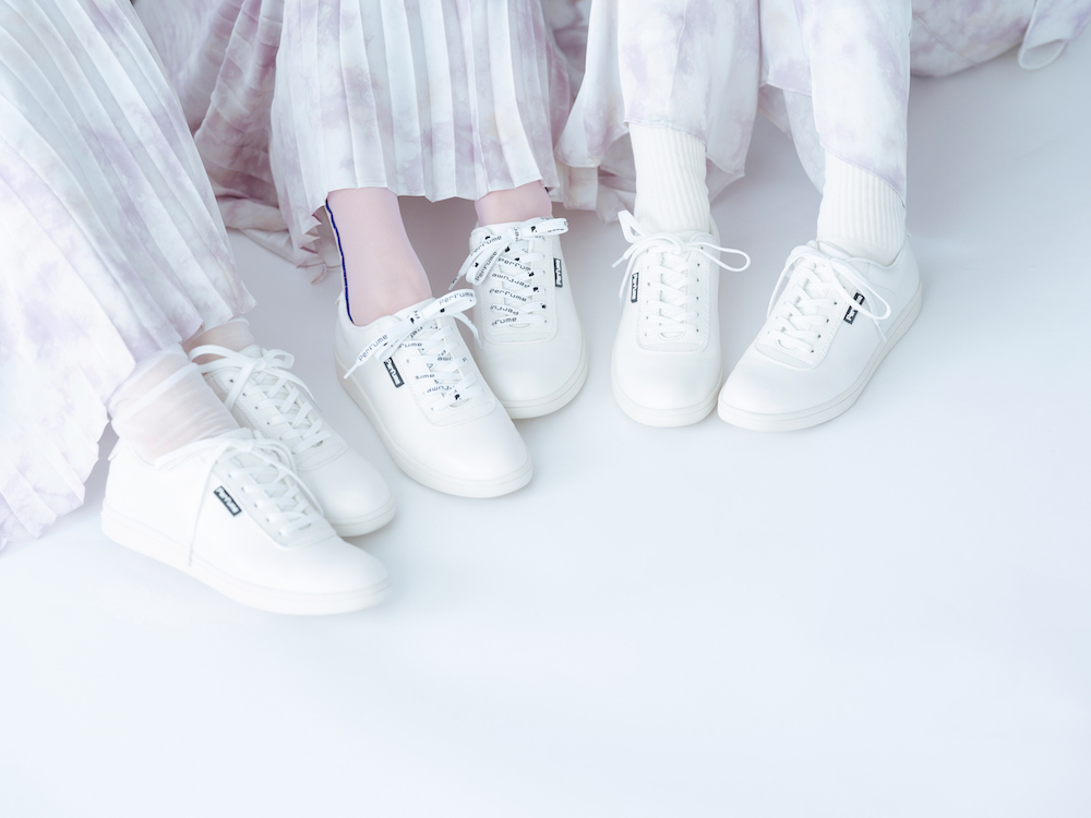 Perfumeが木型から監修、オリジナルスニーカーがツアー会場で販売決定