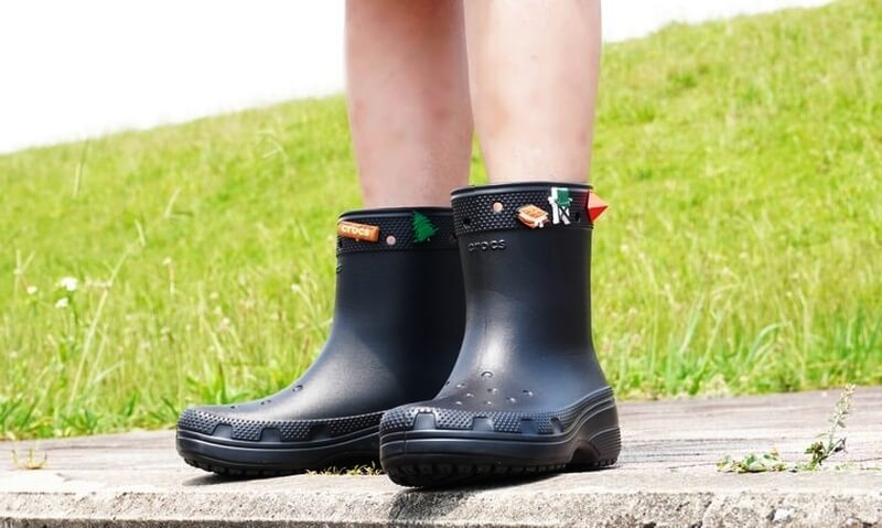 クロックス「クラシックブーツ」はサンダルのような軽い履き心地の