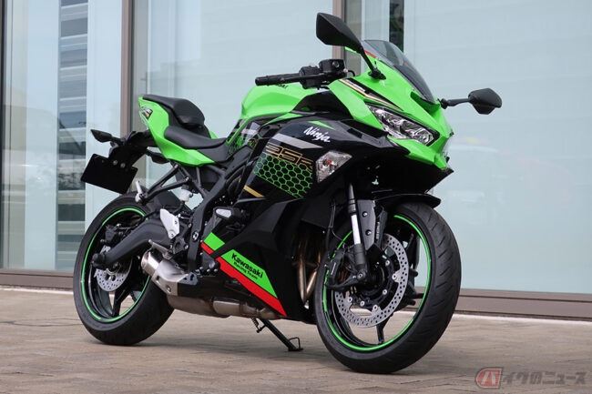 カワサキ「Ninja ZX-25R」 スタンダードとSEのどっちを選ぶ？ | バイク