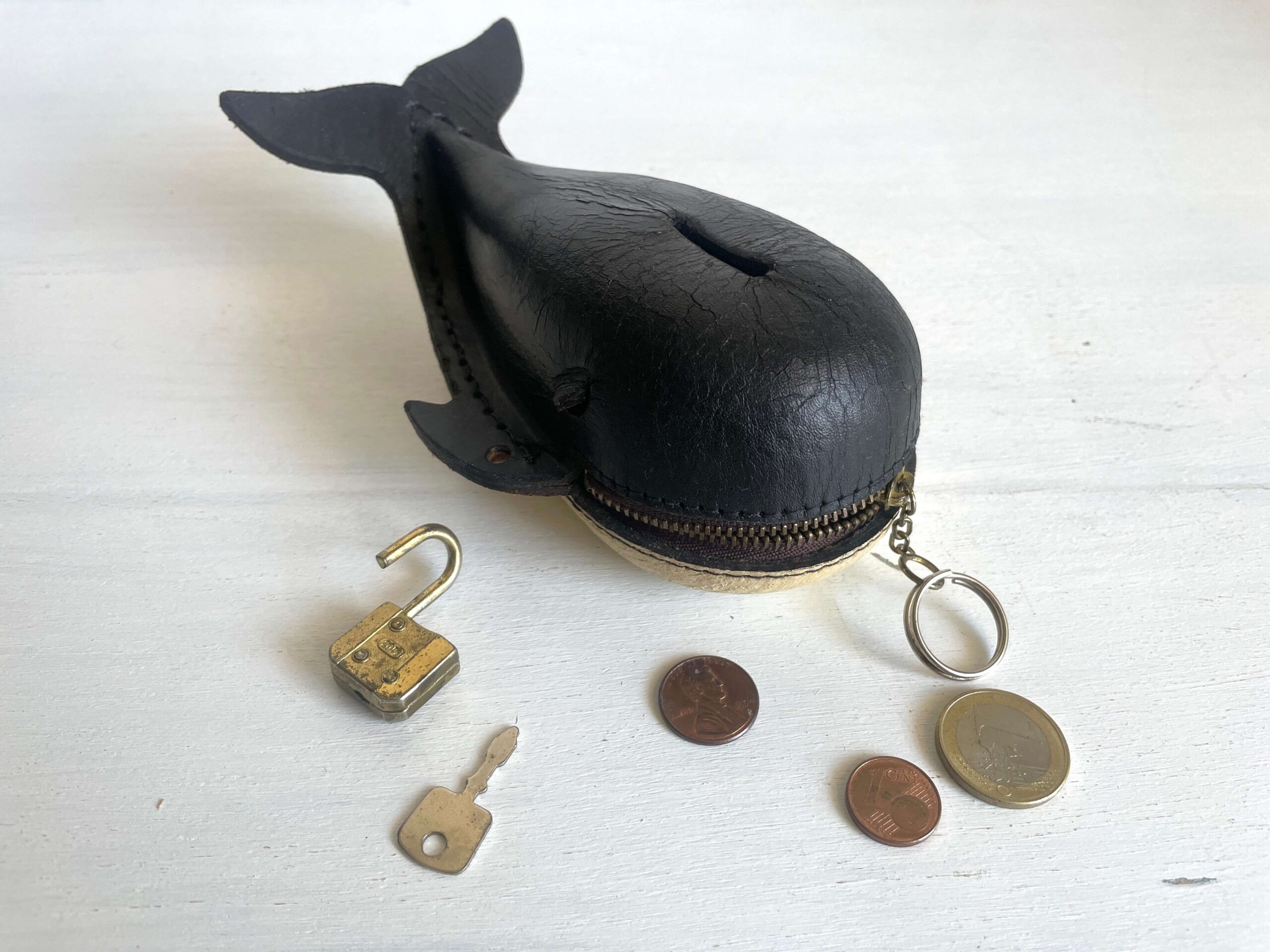 No.9615「ヌメ革の貯金箱〈クジラ〉：鴻池製作所」SOLD | ボルトナット