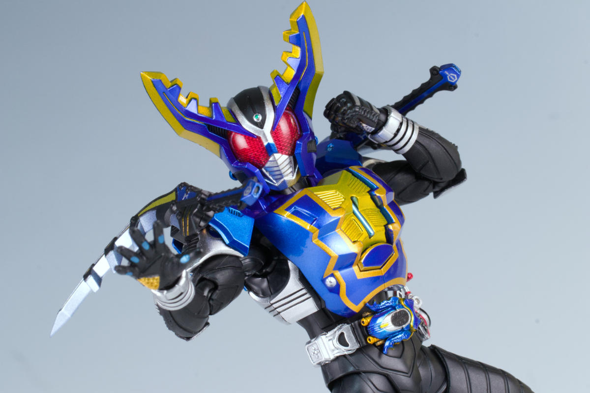 S.H.Figuarts 真骨彫製法 仮面ライダーガタックハイパーフォーム ミニ