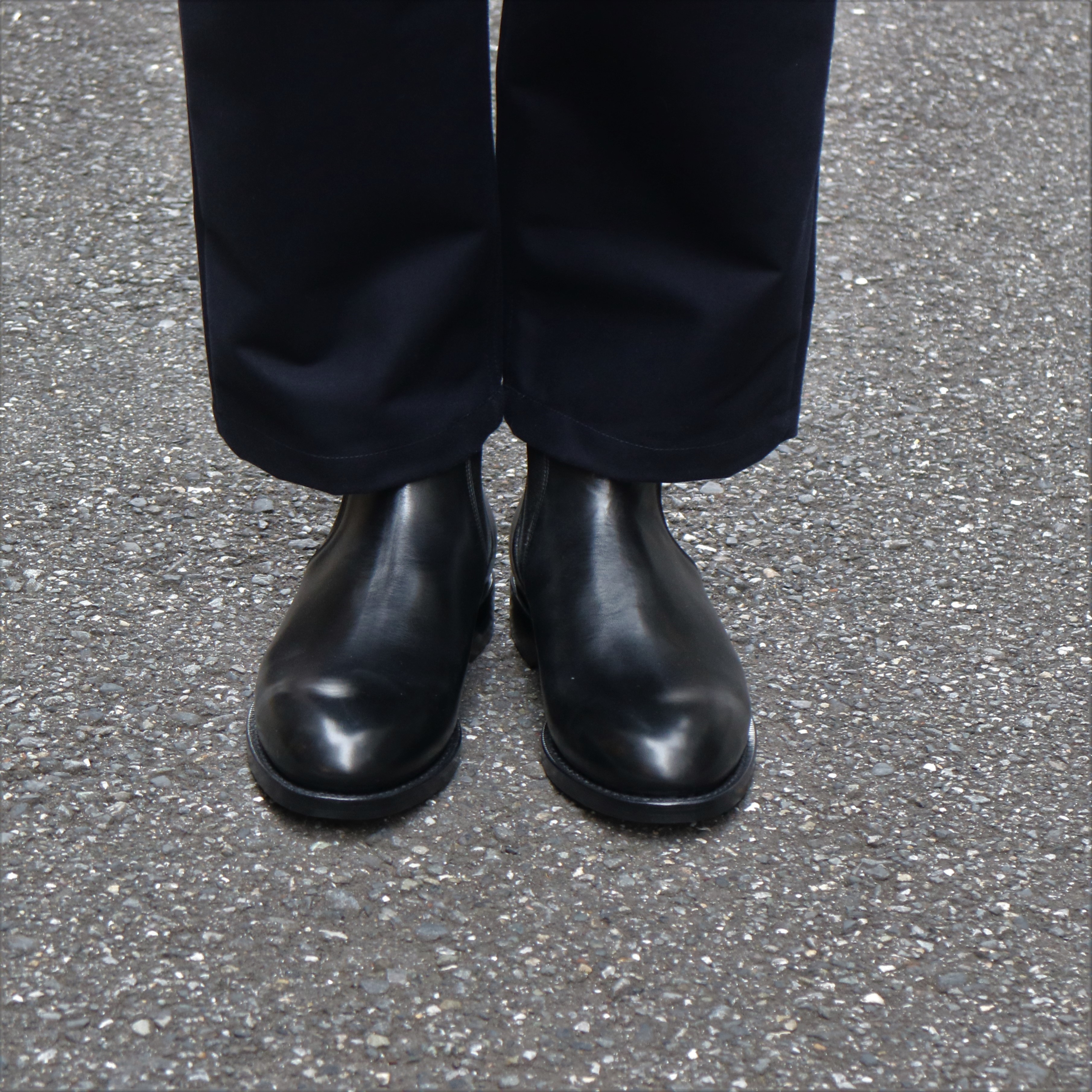 JALAN SRIWIJAYA（ジャラン スリウァヤ）の着用画像 「サイドゴア