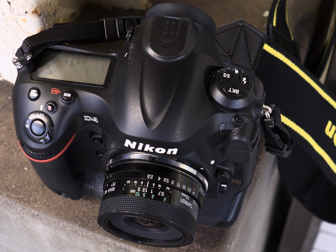 レンズの話題 100本目 【TAMRON 28mm F2.5(02B)】 - コバルトブルーの灯台