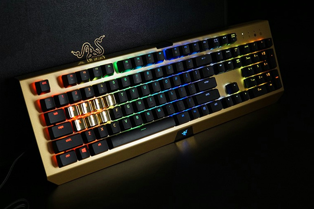 メカニカルキーボード『Razer BlackWidow X Chroma』のゴールドモデル
