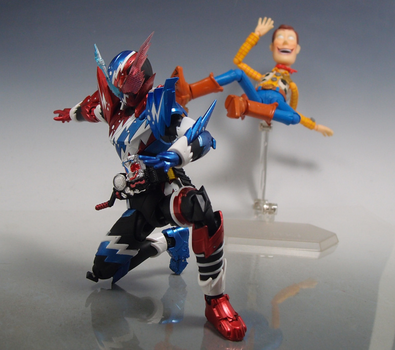 1215．S.H.フィギュアーツ仮面ライダービルド ラビットタンク