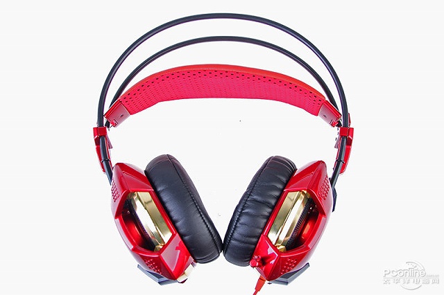 ハウジングがメカメカしい『アイアンマン3』のゲーミングヘッドセット