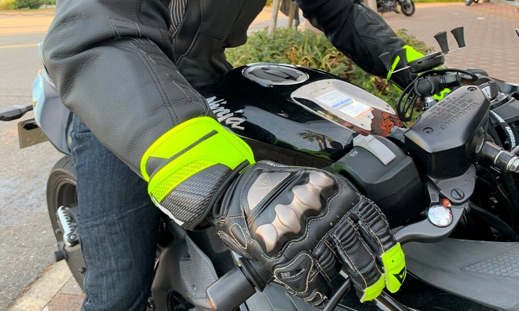 新しいデザインとなったダイネーゼ最高峰のレーシンググローブ【FULL