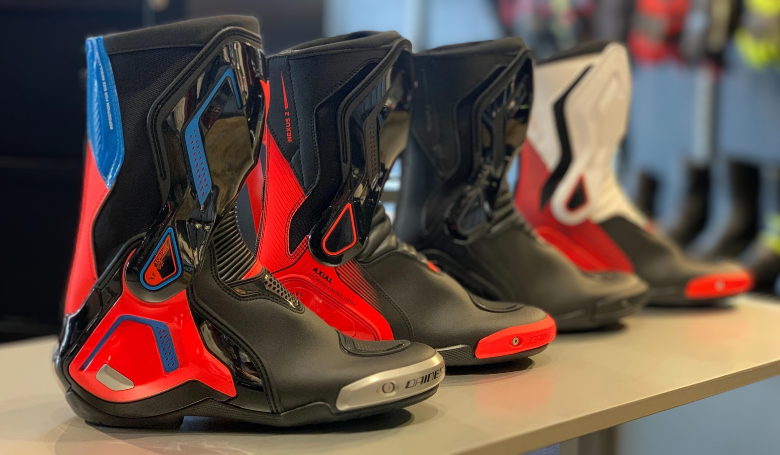 ダイネーゼ】ブーツの種類とサイズ感は？写真入りで解説。OUTタイプ編