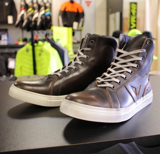 ロングセラーの防水シューズ『STREET ROCKER D-WP』をご紹介。