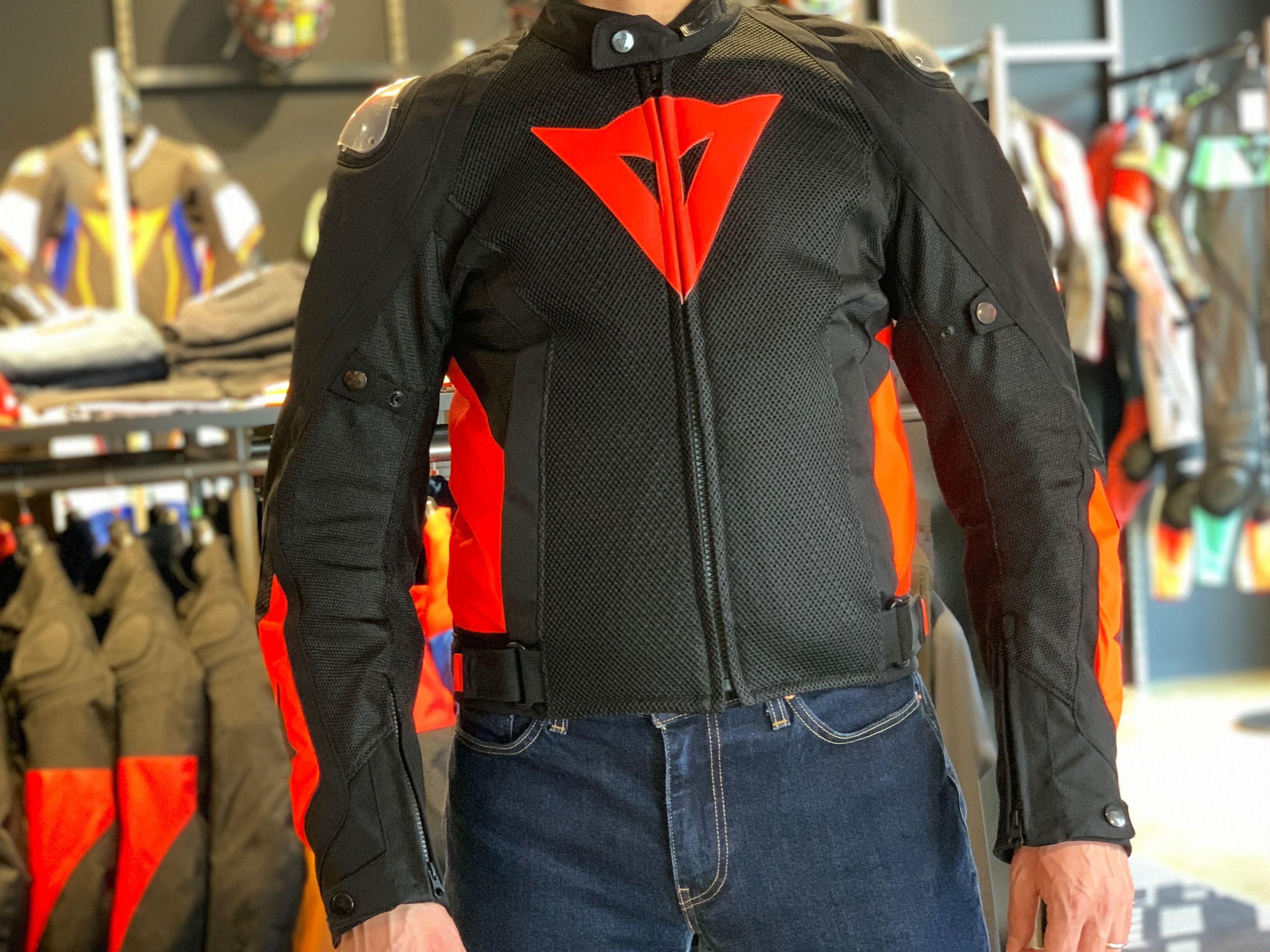 この夏にオススメの新作メッシュジャケットを徹底比較！