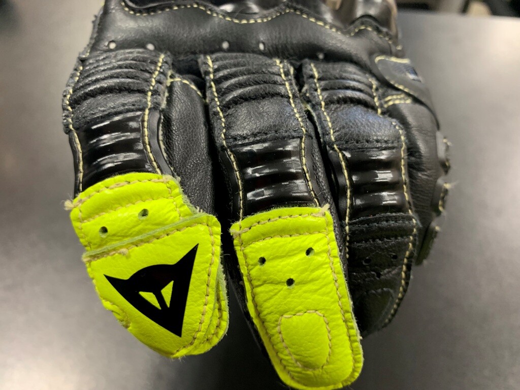 新しいデザインとなったダイネーゼ最高峰のレーシンググローブ【FULL