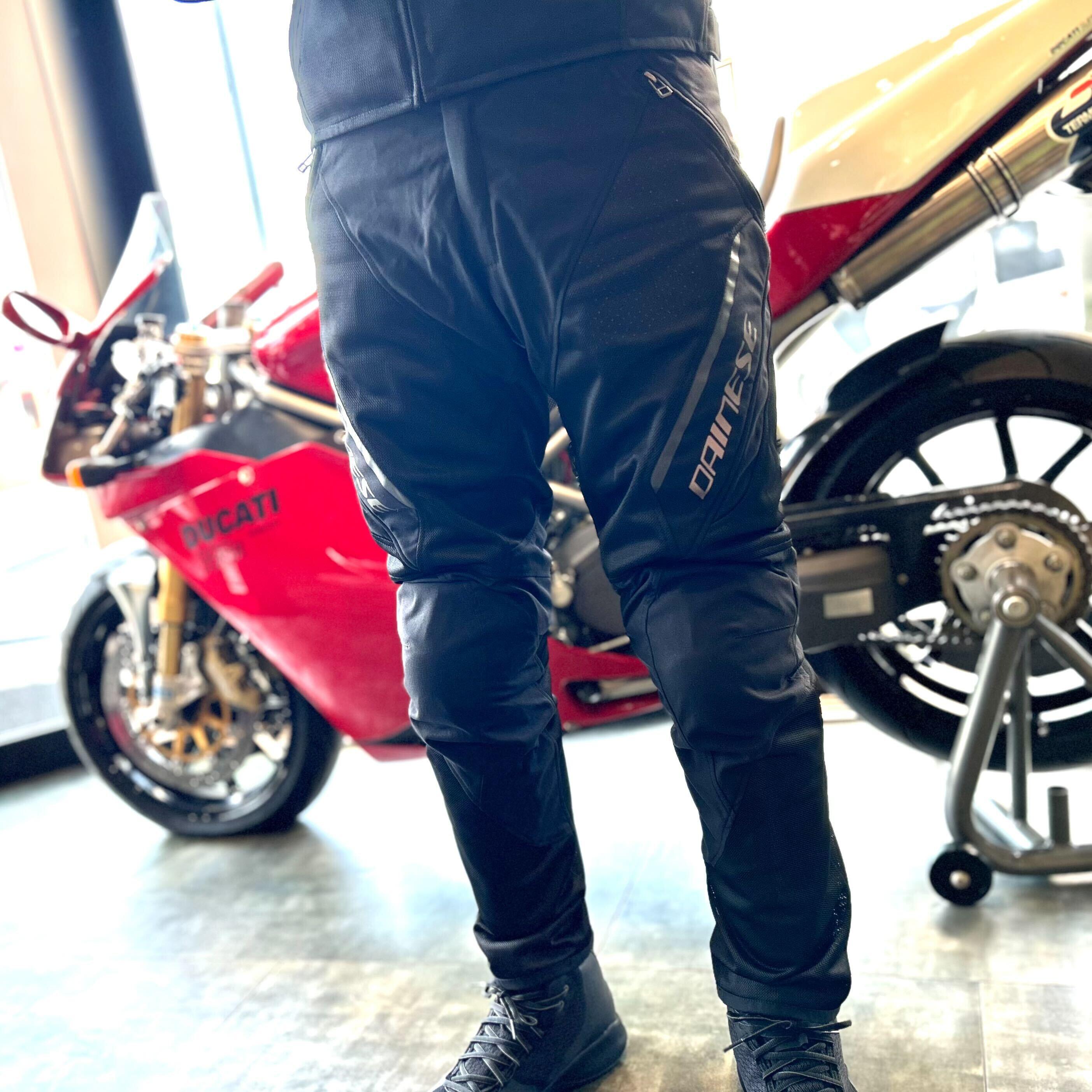 夏はこれで決まり！最新メッシュパンツ