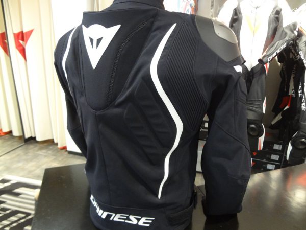 レーシーな印象ながら長いシーズンで使えるDYNO TEX JACKETご紹介