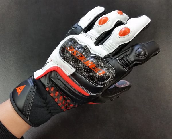 CARBON SHORTが進化を遂げ、登場です『CARBON 3 SHORT GLOVES』