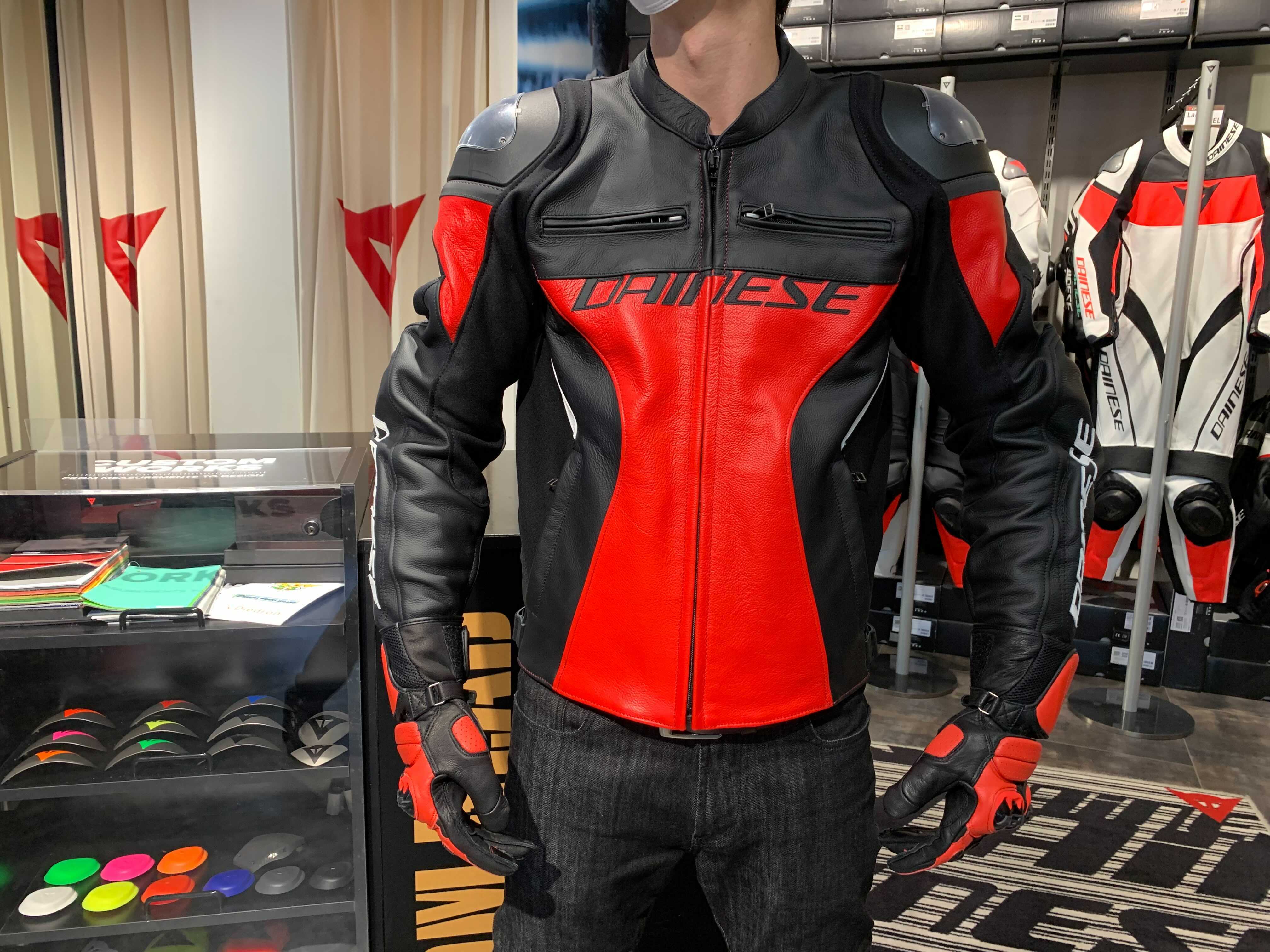 優れたフィット性・可動域をもつ新作レザージャケット『RACING 4