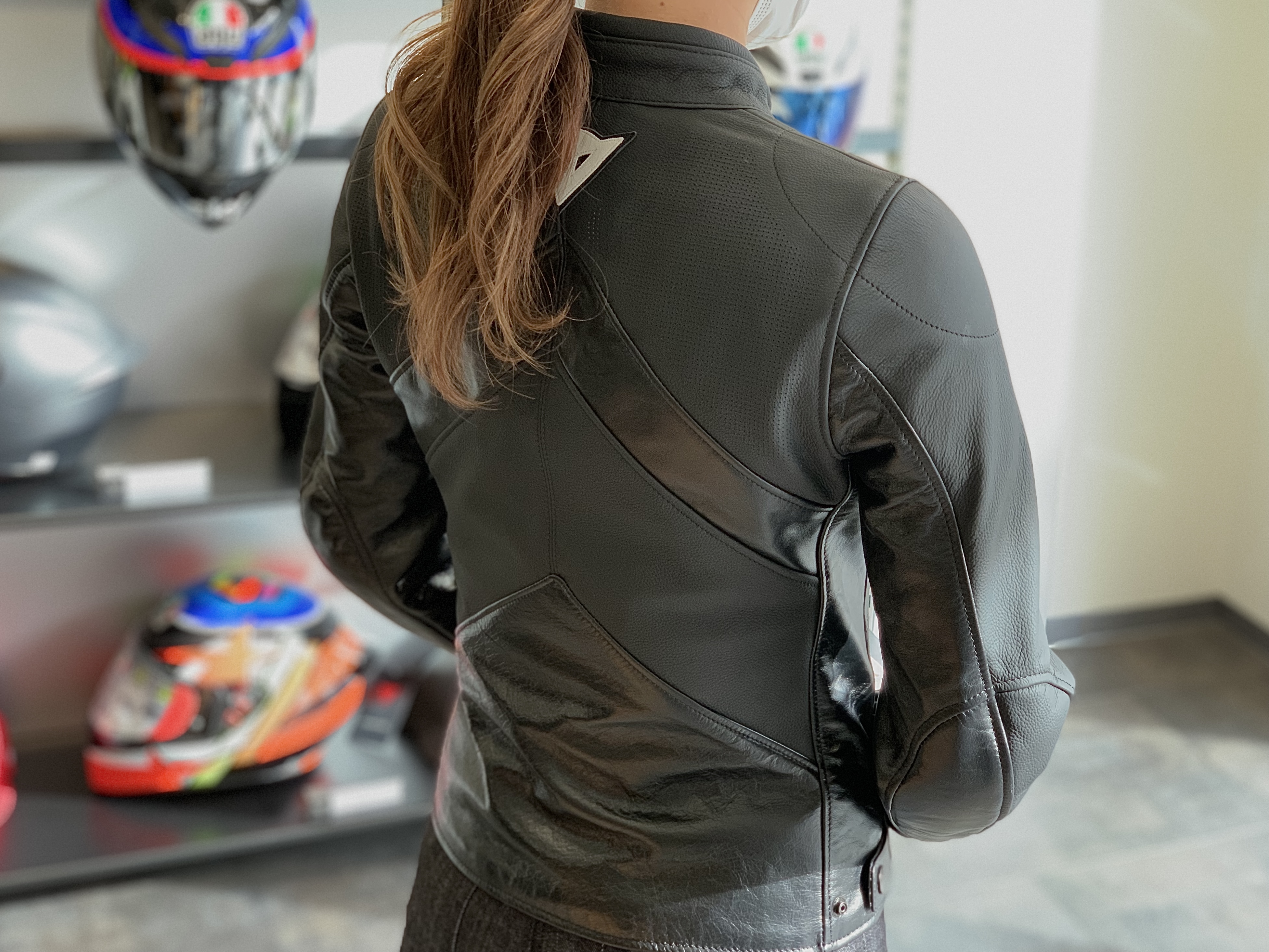 女性ライダーにおすすめのカジュアルレザーコーデとサイズ感のご紹介