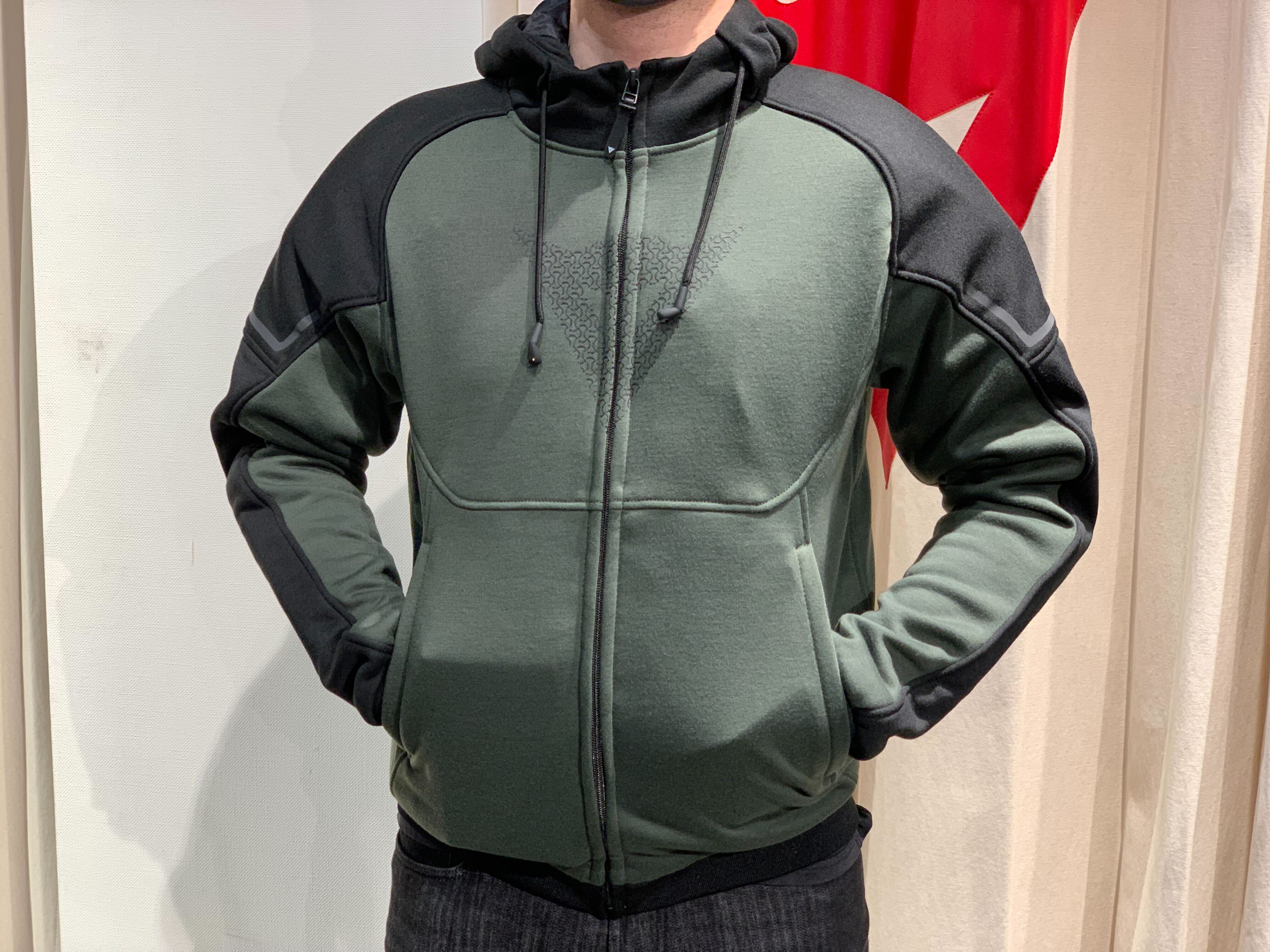 カジュアルさと安全性を両立したジャケット