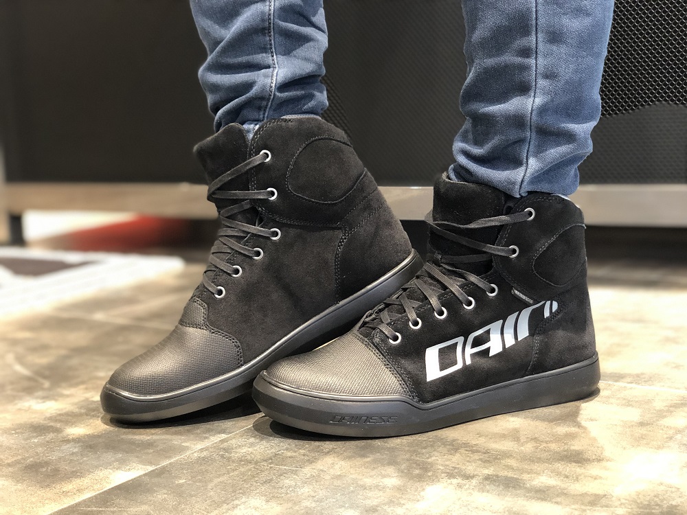 突然の雨でもノープロブレム！防水シューズの人気2モデルをご紹介！