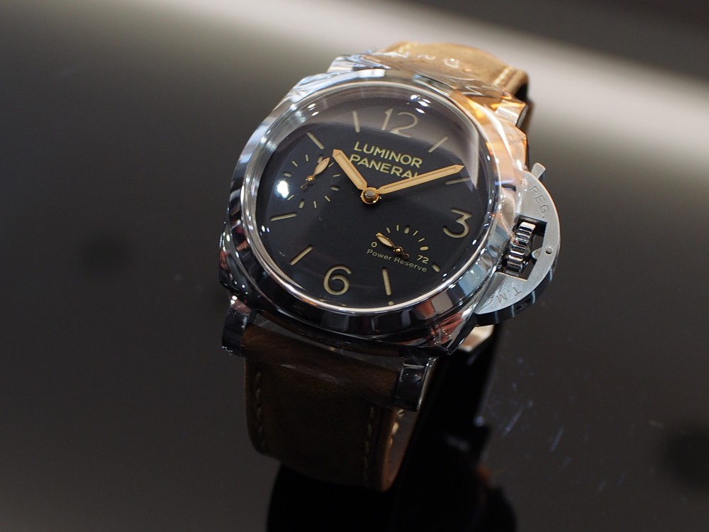 冬におすすめの革ベルトは パネライのアッソルタメンテ PAM00423