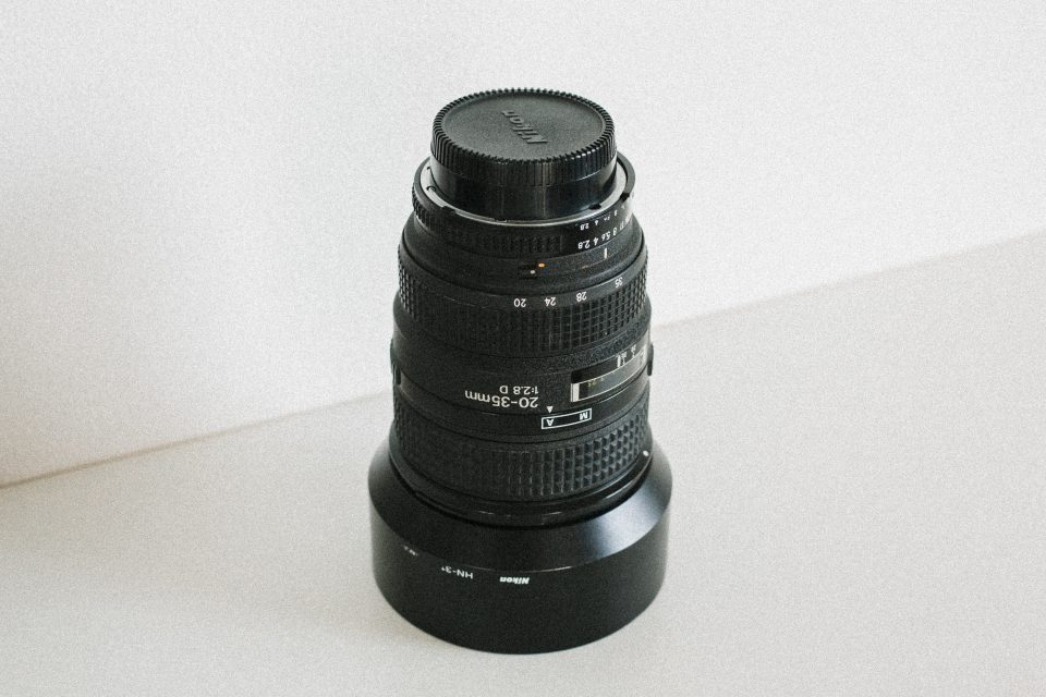 オールドレンズ探訪記] Nikon AF NIKKOR 20-35mm F2.8DのAFと広角で