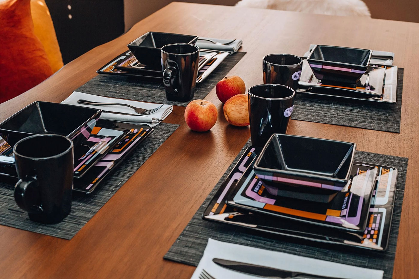 Drink and Dine in the 24th Century With Ukonic's LCARS-Themed STAR