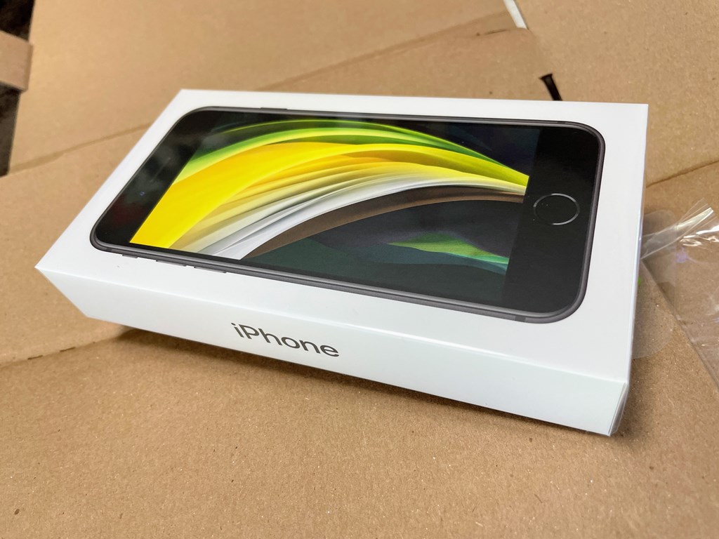 Apple初売りで買ったiPhone SE（第2世代）が届いたので開封レポート