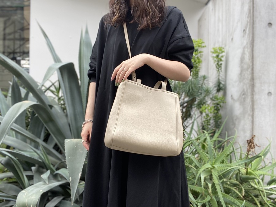 新入荷情報】CELINE/セリーヌからスモールフォールドカバ入荷