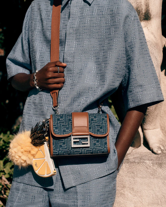 フェンディ 最新作「ダブル バゲット」に新色が登場、2025年サマー