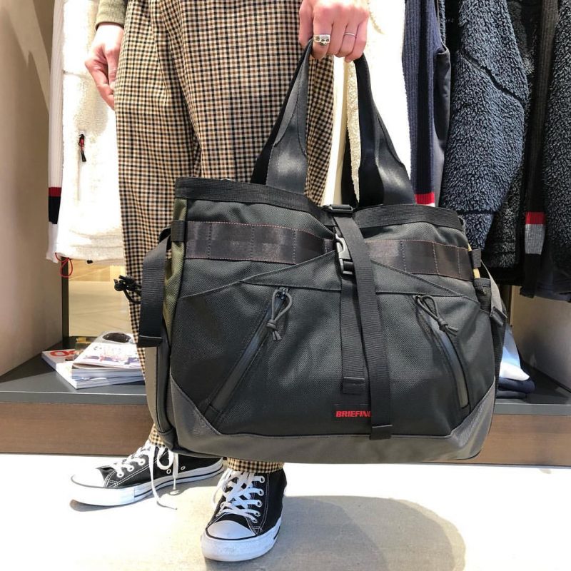 旅行やジム用バッグとしても使えてオススメのブリーフィングの