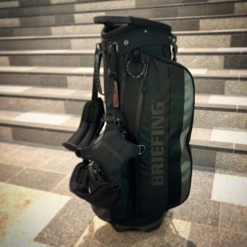 BRIEFINGスタンド式キャディバッグゴルフバック「CR-4 #01」の2つの