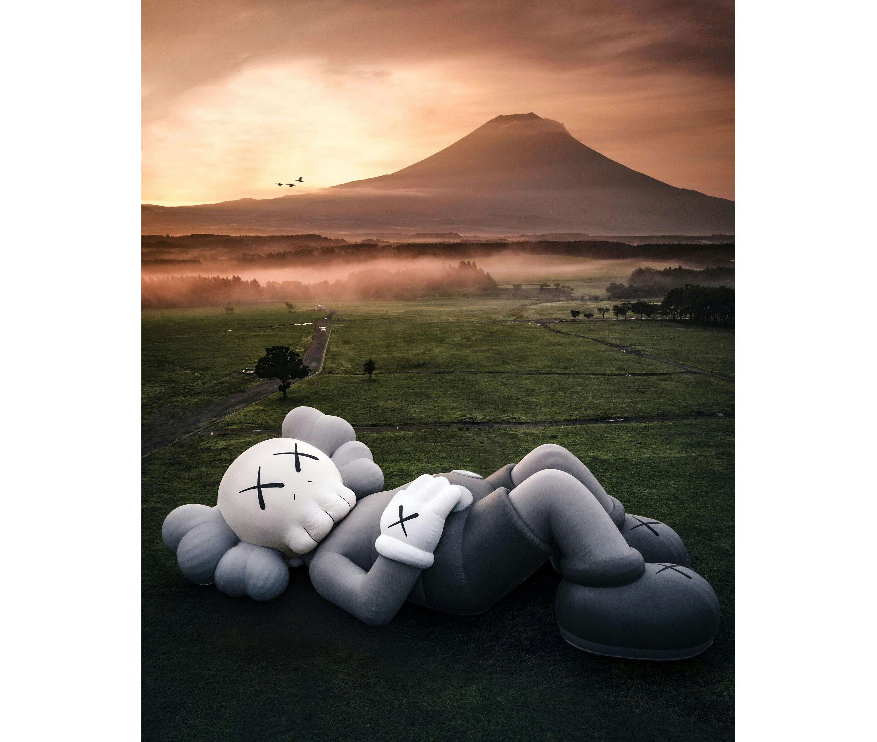 KAWS: HOLIDAY」が日本に初上陸。富士山の麓に「コンパニオン」と