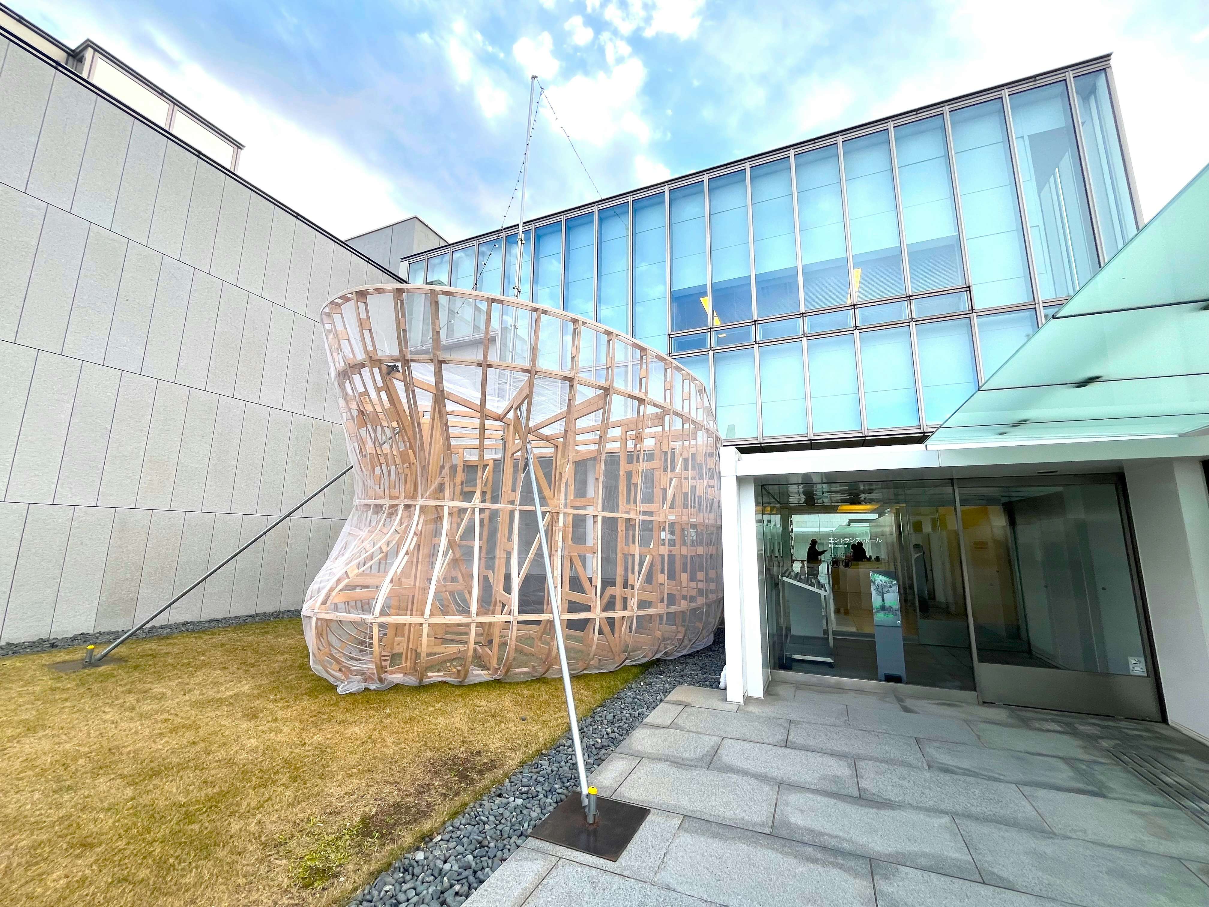 栗林隆 Roots」（神奈川県立近代美術館 葉山）開幕レポート。タンカー