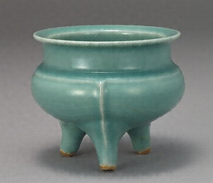 青磁袴腰香炉 文化遺産オンライン