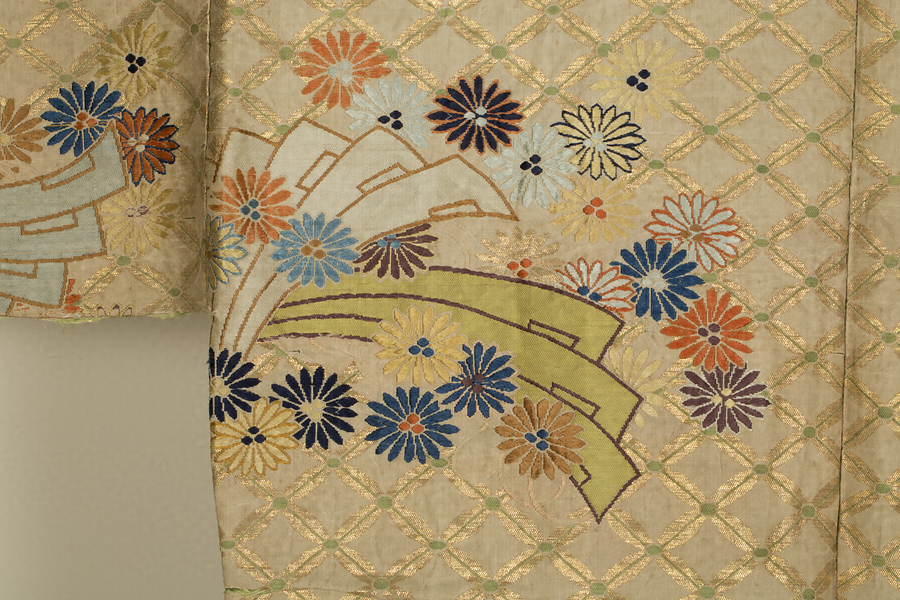 白地七宝繋唐松檜扇模様唐織 文化遺産オンライン