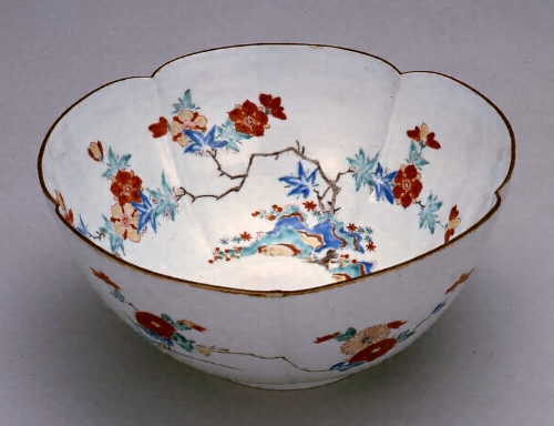 伊万里色絵花卉文輪花鉢（柿右衛門様式） 文化遺産オンライン