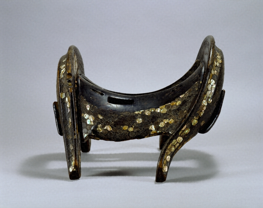 亀甲地螺鈿鞍 文化遺産オンライン