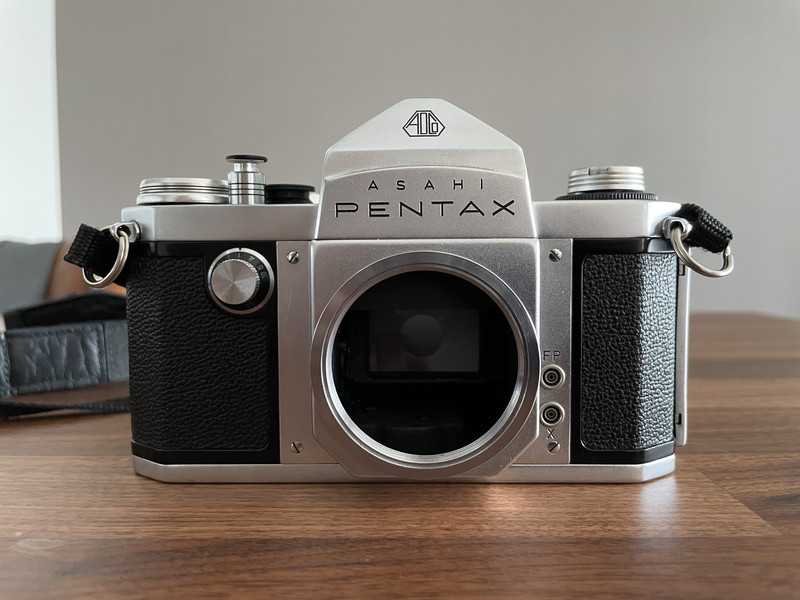 黎明期の上品な一眼レフカメラ「ペンタックスAP」 – カメトリ