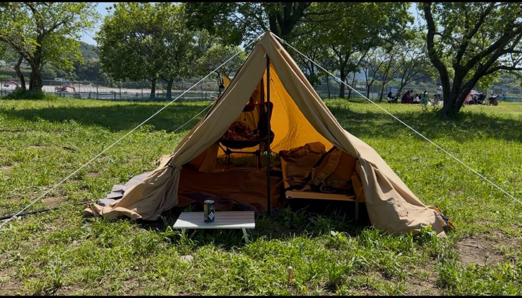 愛用レビュー】バンドック ソロベースEX｜ヒロシ風地べたキャンプと