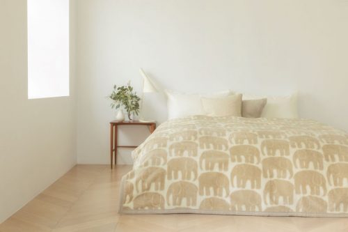 ユニクロ隠れ名品】天才か！洗える「ヒートテック毛布」が冬の必需品