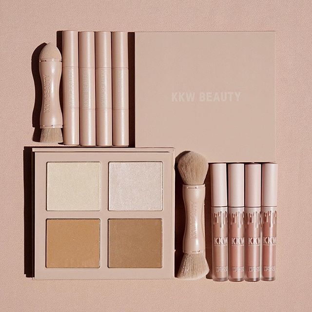 KKW BEAUTY CRÈME CONTOUR AND HIGHLIGHT KIT LIGHT | ATELIER RAISIN