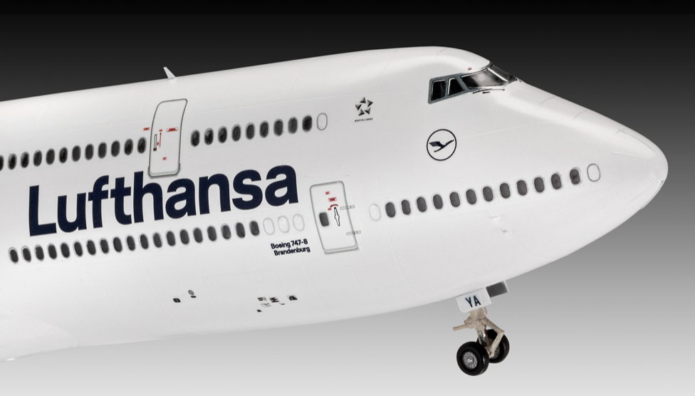 ドイツレベル 03891 1/144 ボーイング747-8 Lufthansa New Livery