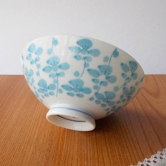 昭和レトロな可愛いふんわり水色花柄のお茶碗(中平) - たんぽぽ | 昭和
