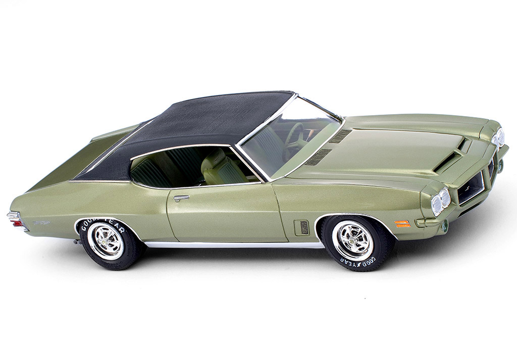 牙を抜かれたマッスルカーに、頽廃の甘い香りを嗅げ！MPC／AMT製プラモ