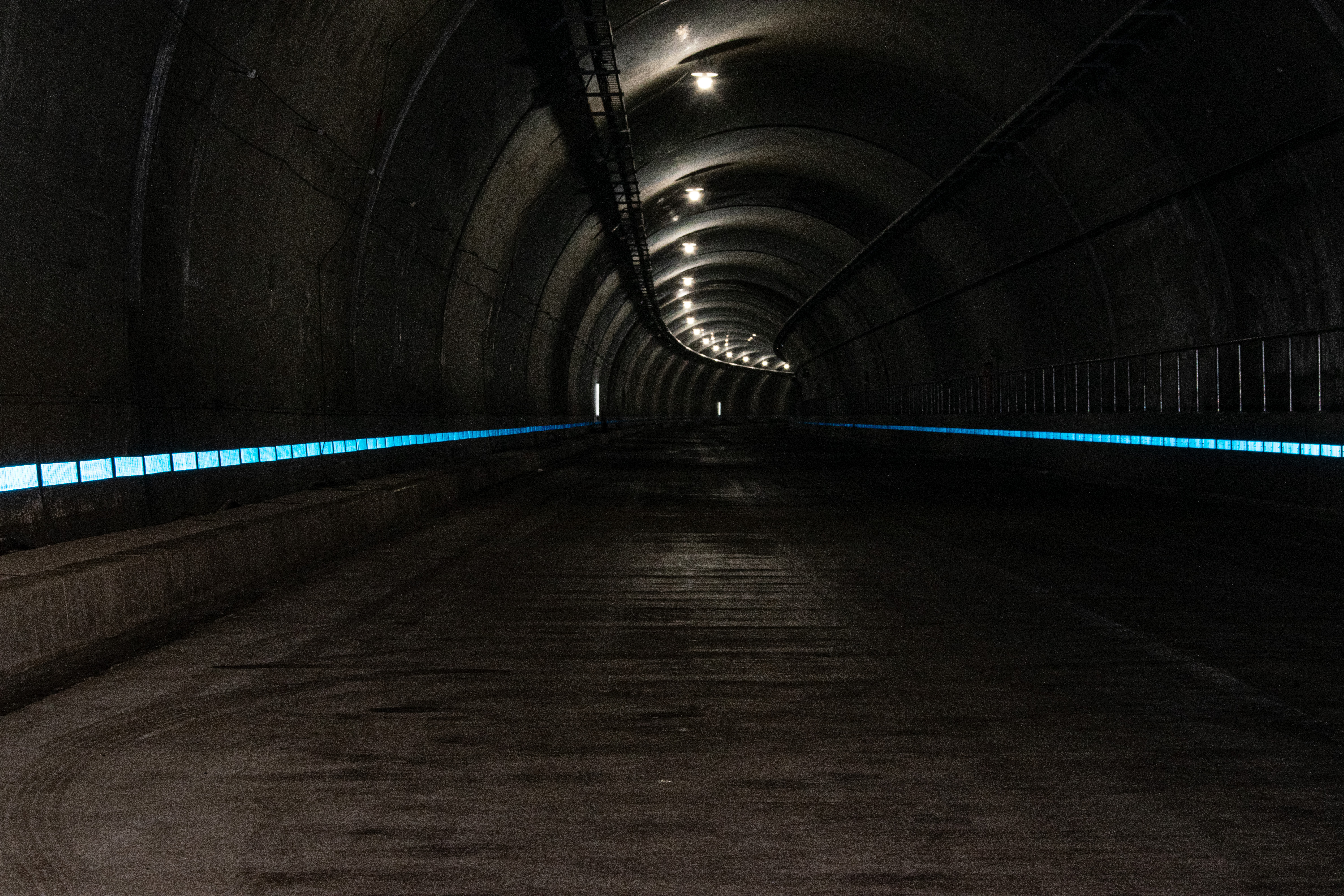 新技術情報 視線誘導標ライン エヌティーダブリュー株式会社 | 新技術