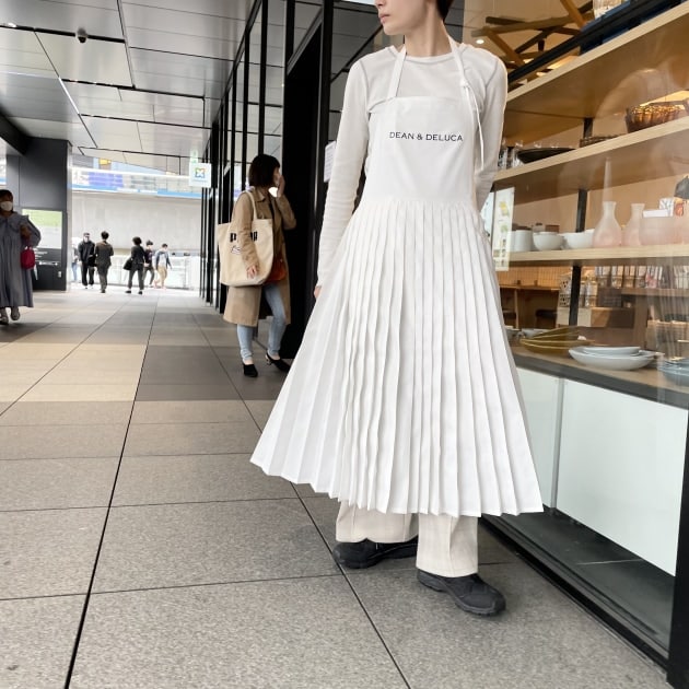 DEAN & DELUCA ホワイト プリーツエプロン DEAN & DELUCA ホワイト