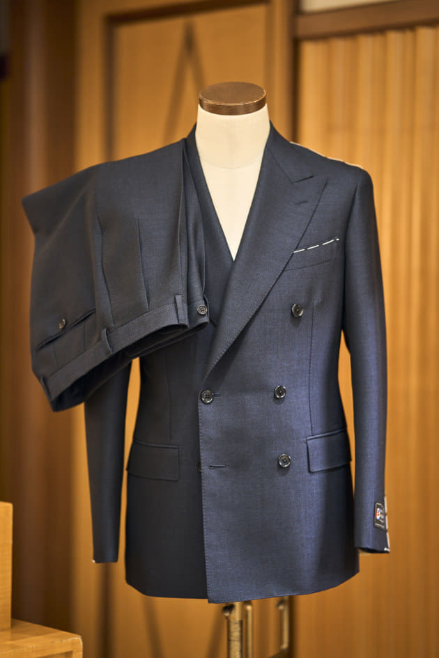 BEAMS F＞ネイビーダブルスーツ、今年も入荷しました。｜ビームス