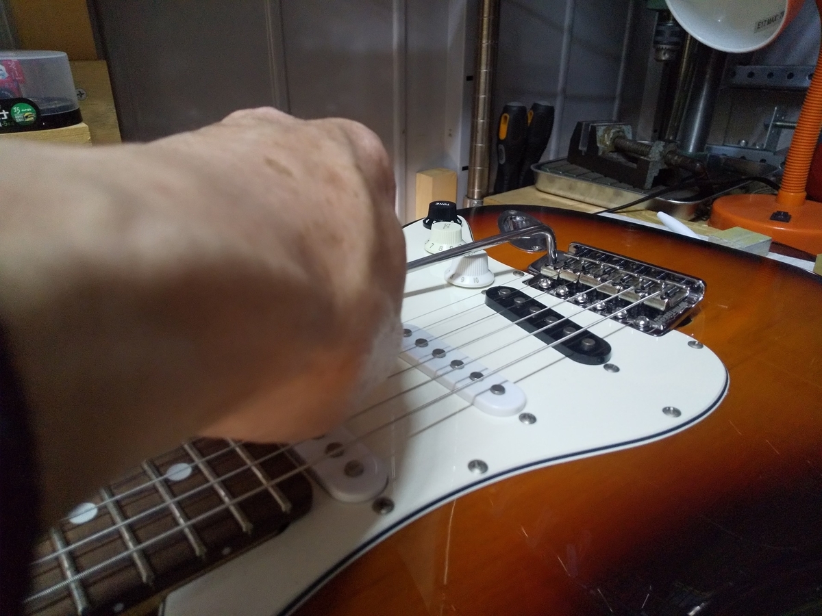 LEGEND LST-X 修理・改造：その11 トレモロアームとストリングガイド