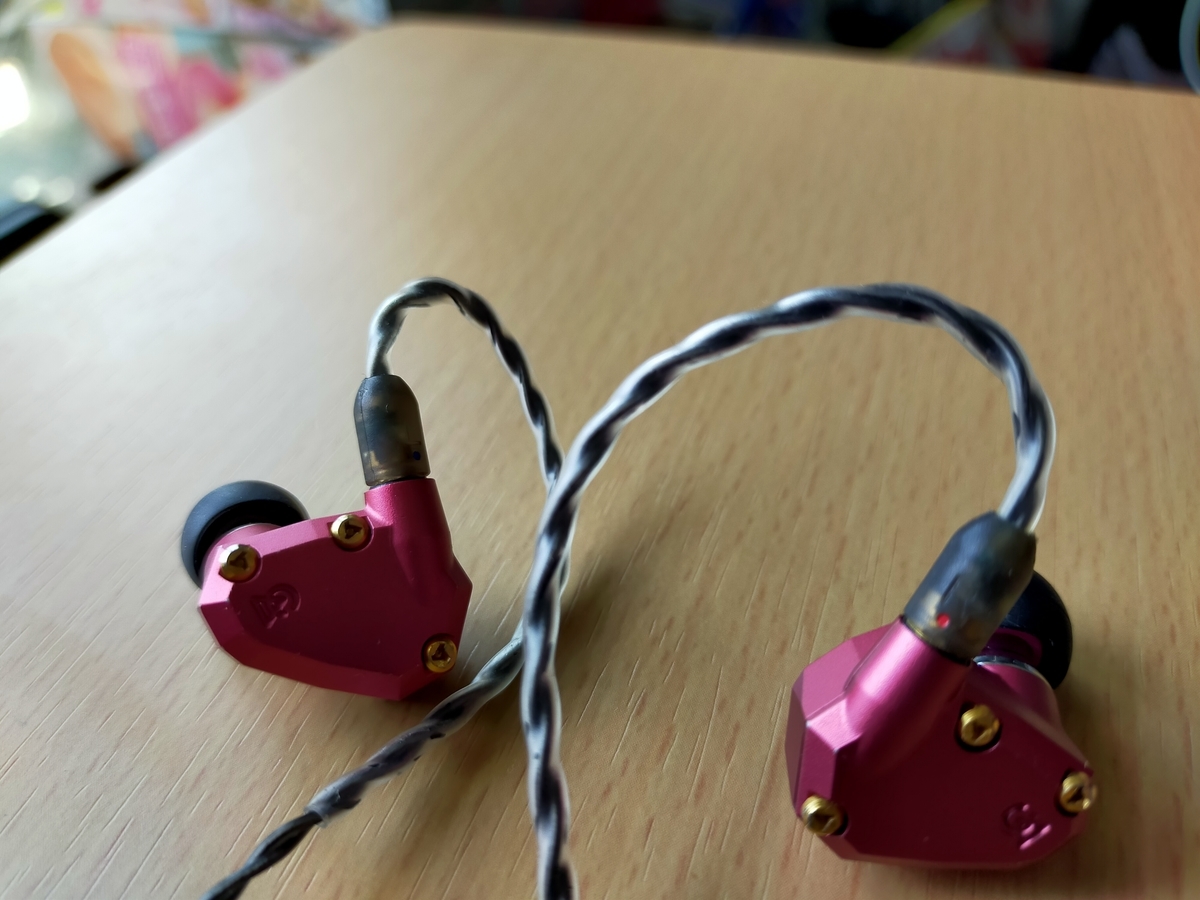 Campfire Audio「IO」滑らかな中音域にウットリ。高域はどこまで伸びる