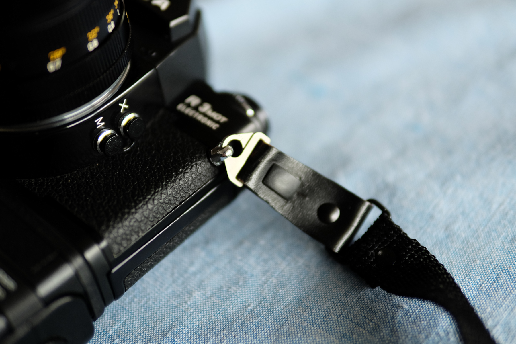 Leica R3 と Leica M4 ストラップ備忘録 - Foto Anthem