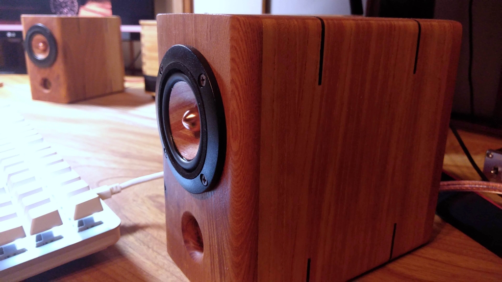 ケヤキの木でPC用デスクトップスピーカーを作ってみた｜自作スピーカー